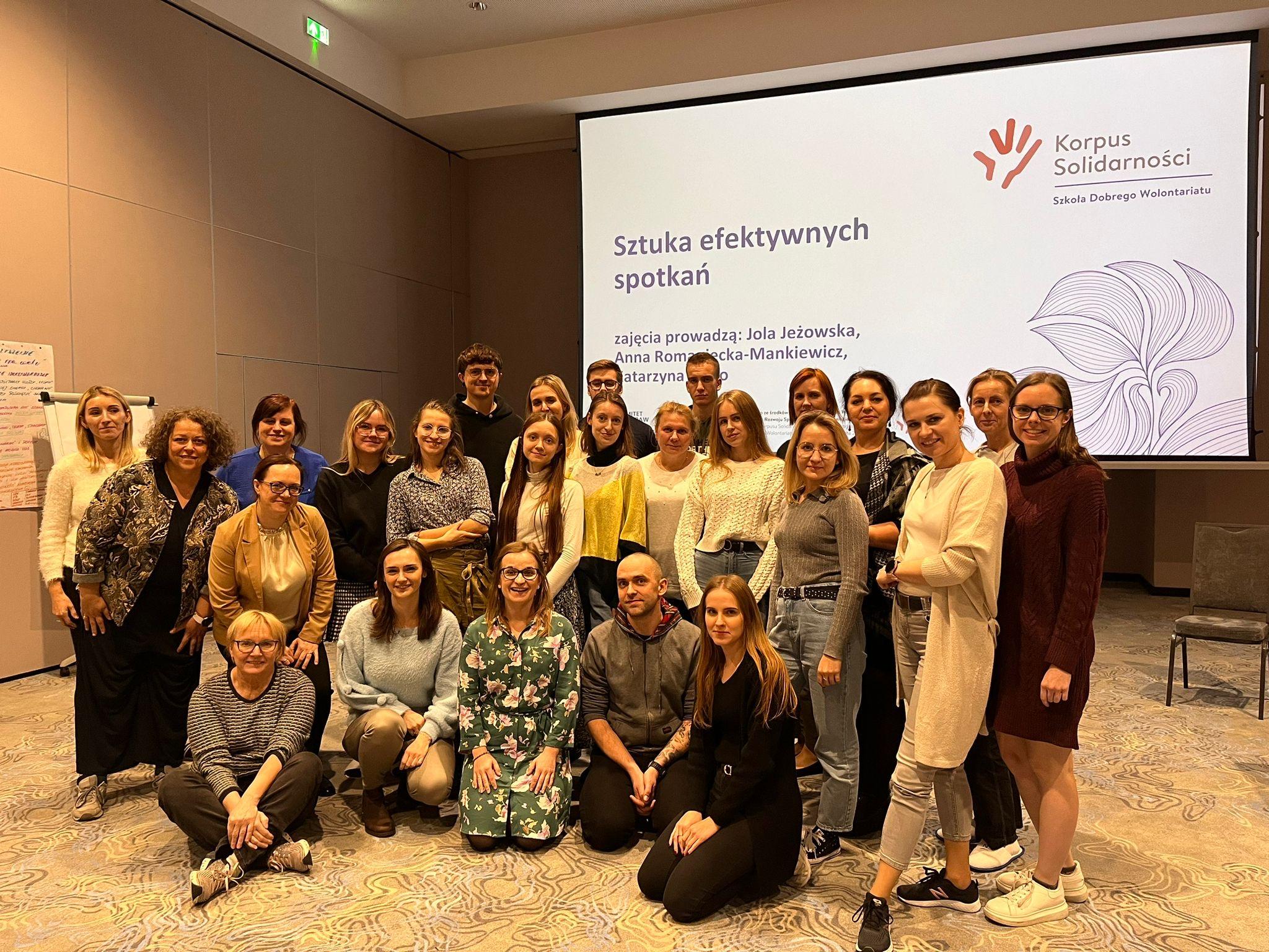 A collage graphic of volunteer activities with dogs as part of the School of Good Volunteering.