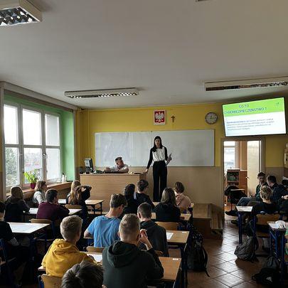 A female speaker leads a class for students in a classroom during the SWT Academy.