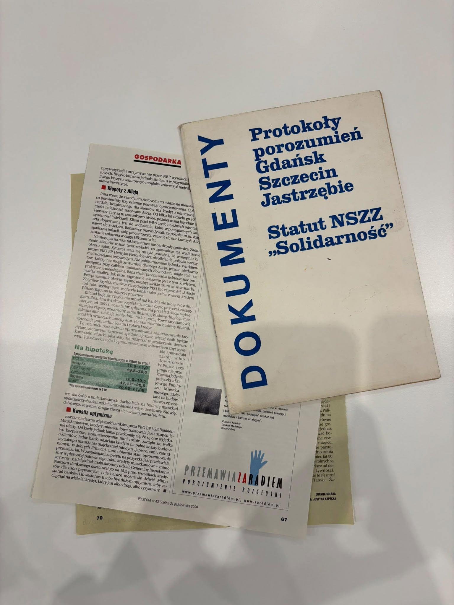 A “Documents” booklet containing the Gdańsk, Szczecin and Jastrzębie agreements and the Solidarity trade union statute